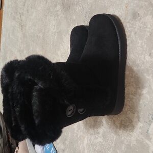 black winter boots
